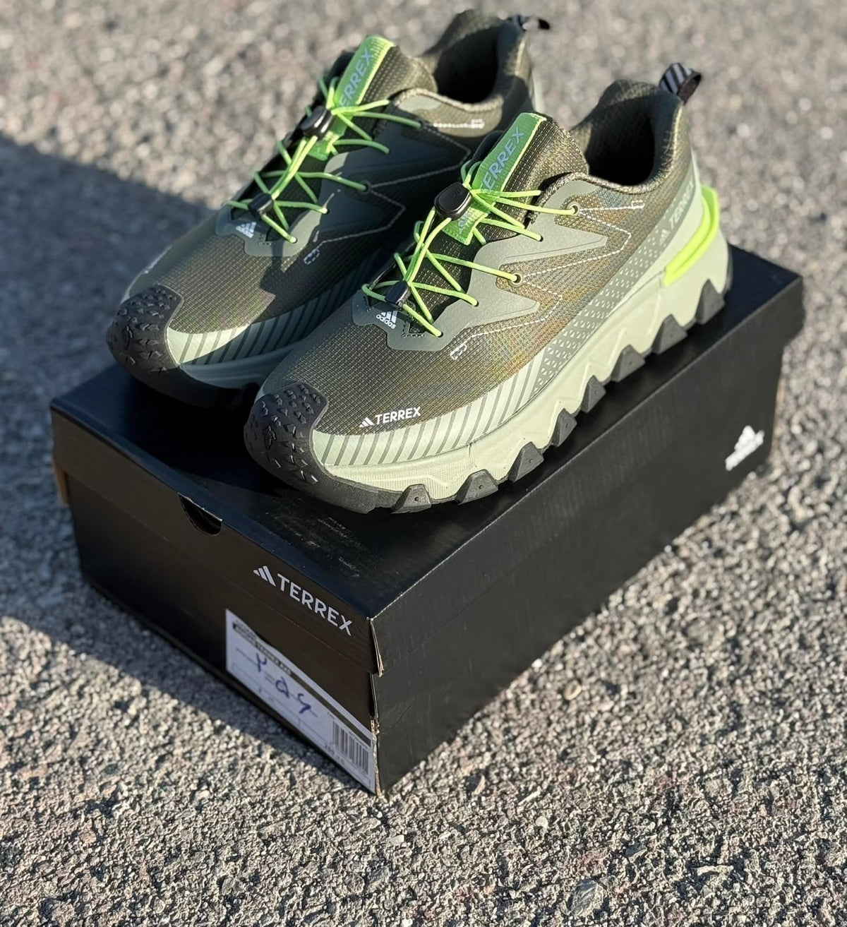 ADIDAS TERREX HIKING OLIVE GREEN