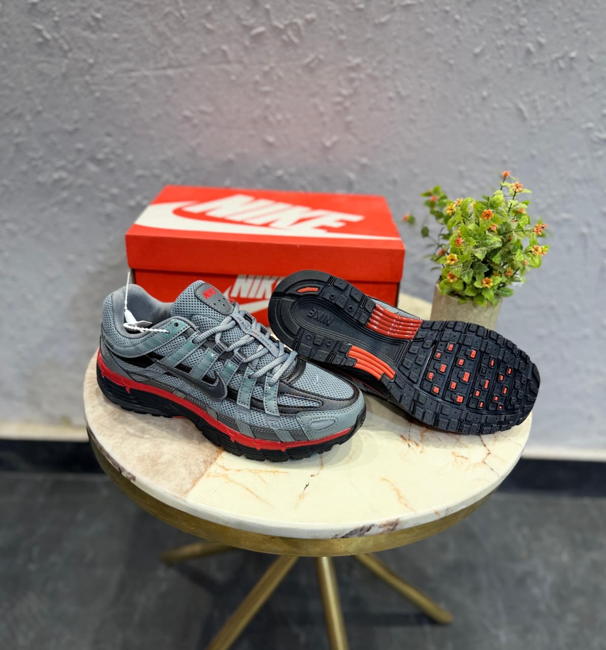 NIKE P 6000 TRAINER GREY RED