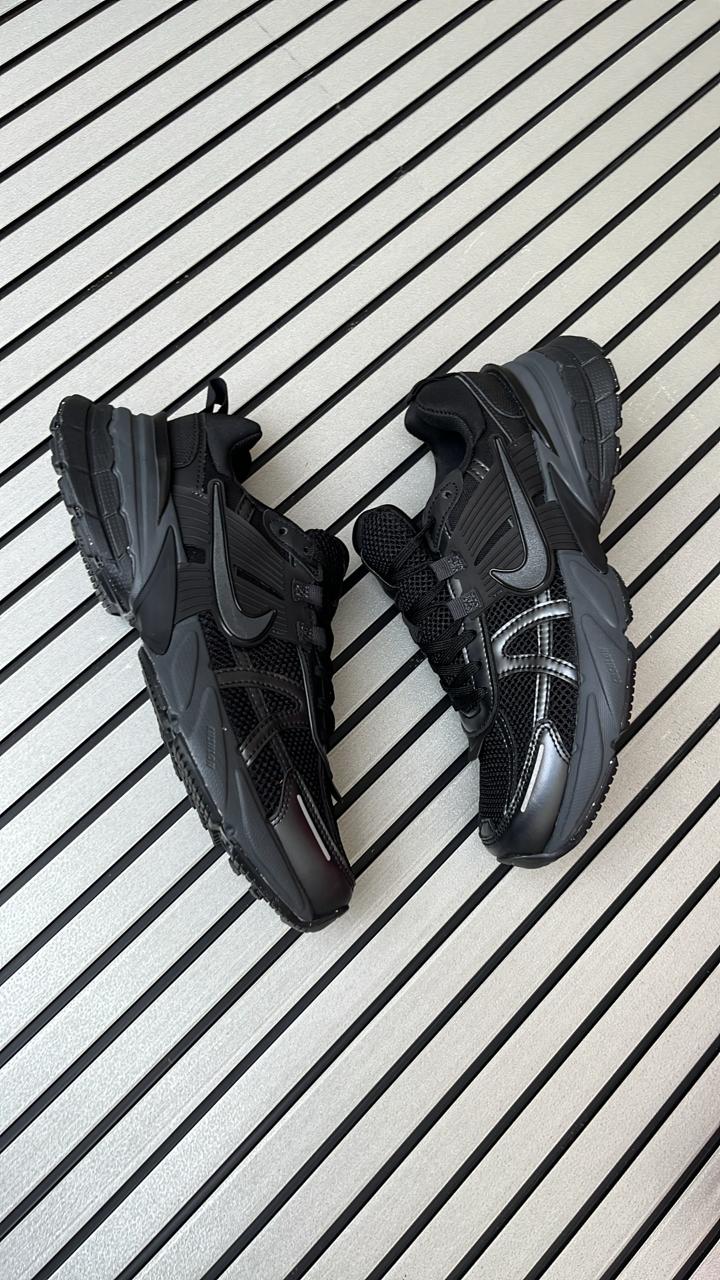 NIKE V2K  BLACK