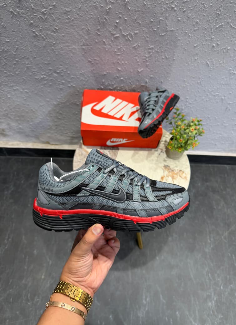 NIKE P 6000 TRAINER GREY RED
