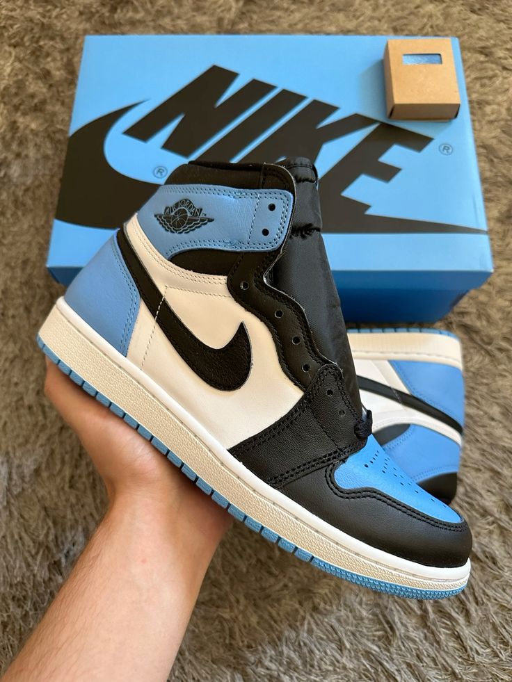 AIR JORDAN 1 HIGH UNC TOE
