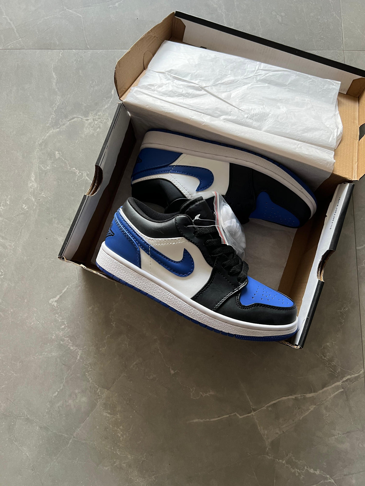 NIKE AIR JORDAN CUT LOW