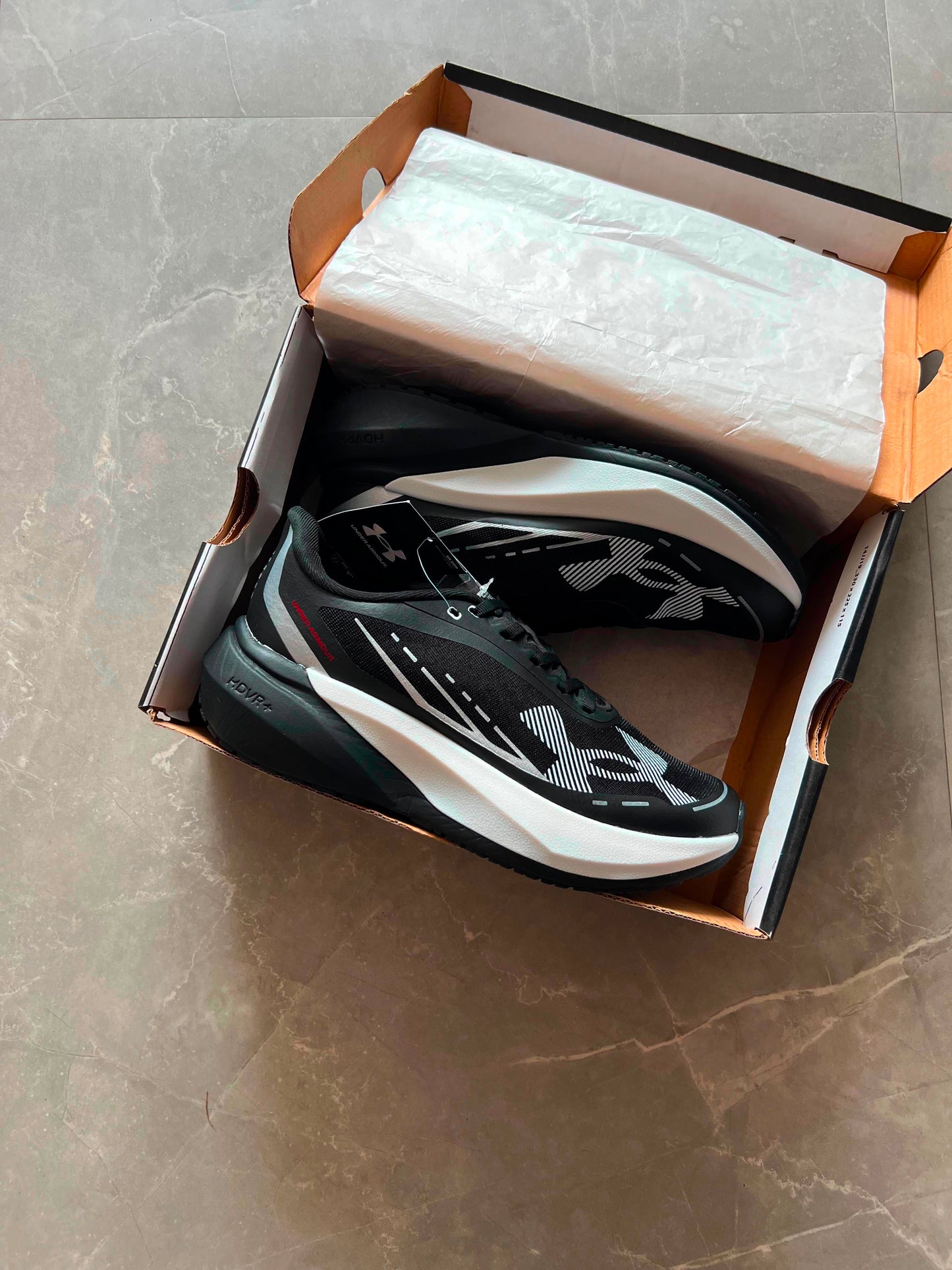 UNDER ARMOUR VELOCITI