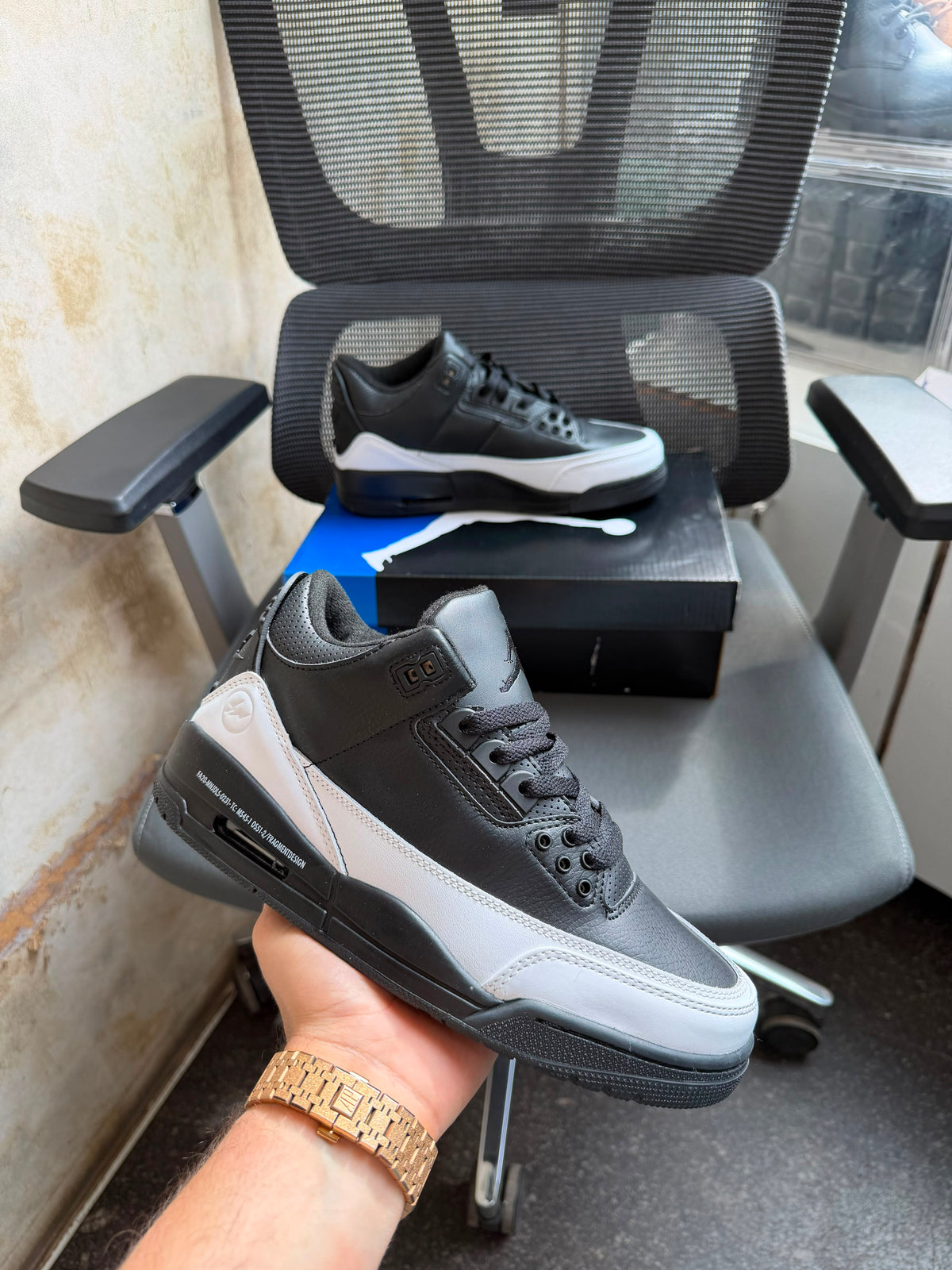 FRAGMENTS DESIGN X NIKE AIR JORDAN 3