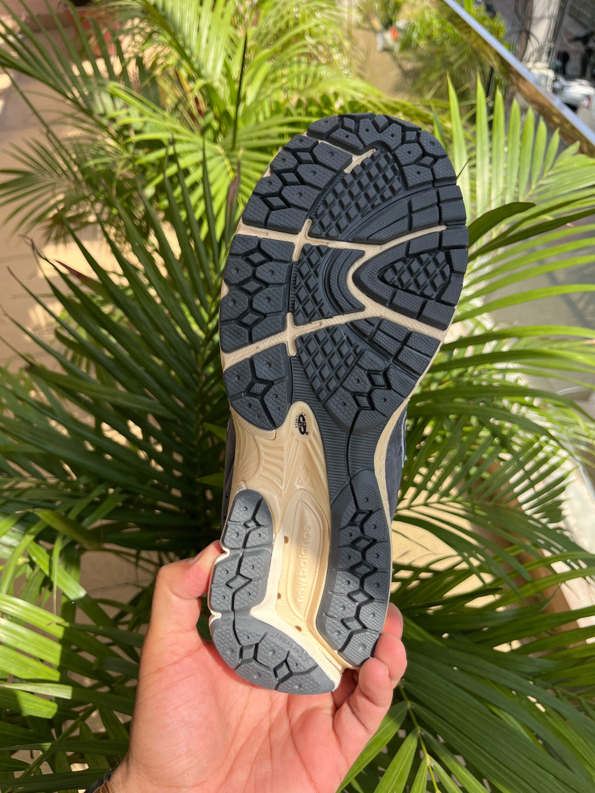 NEW BALANCE 2002 R