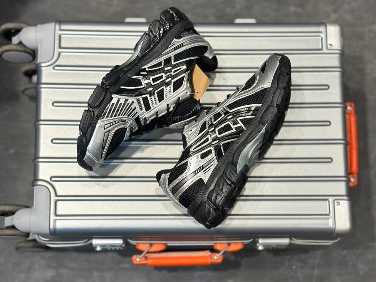 ASICS  GEL NIMBUS 12. 1 KITH METALLIC BLACK