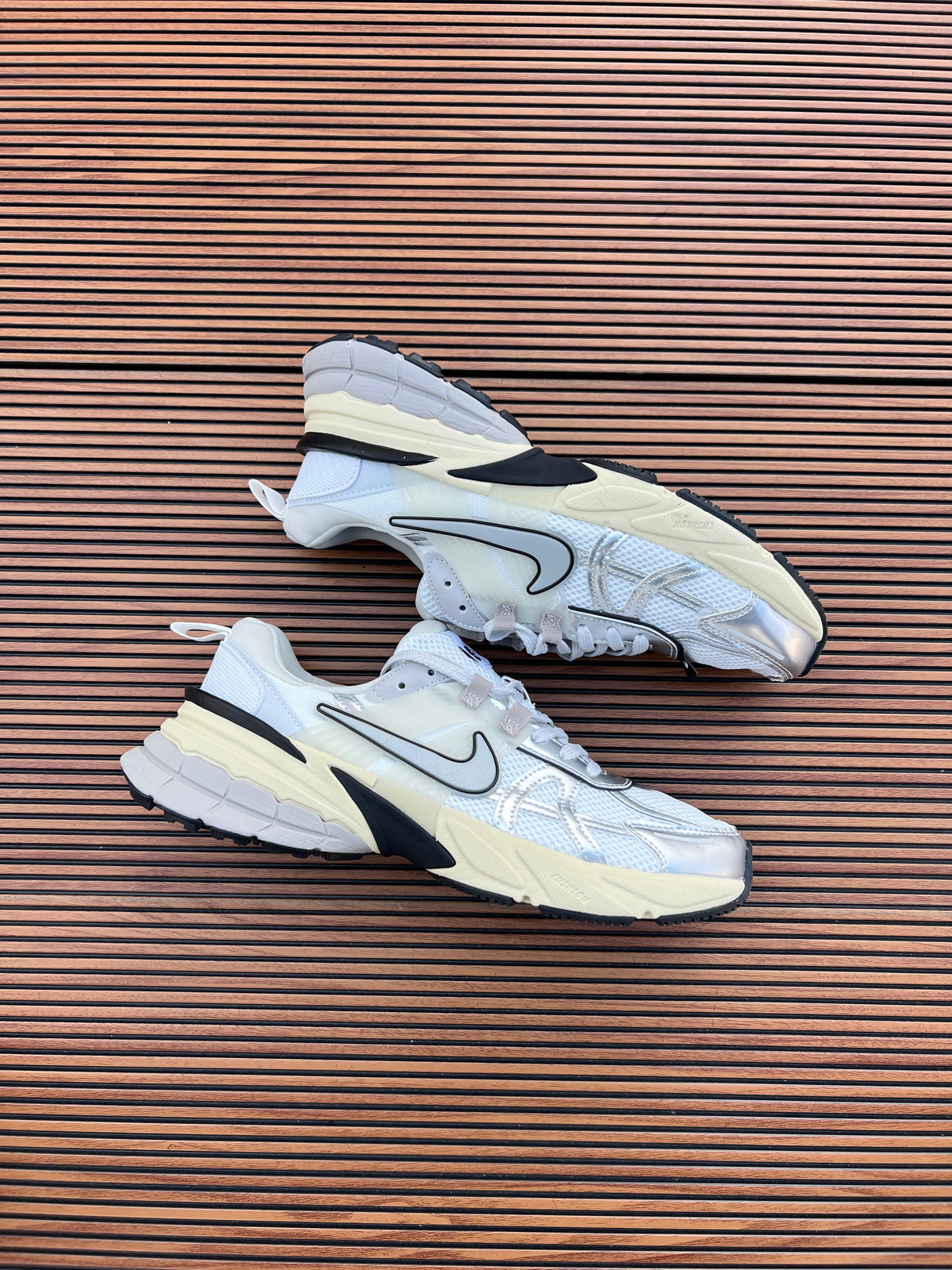 NIKE RUNNING V2K