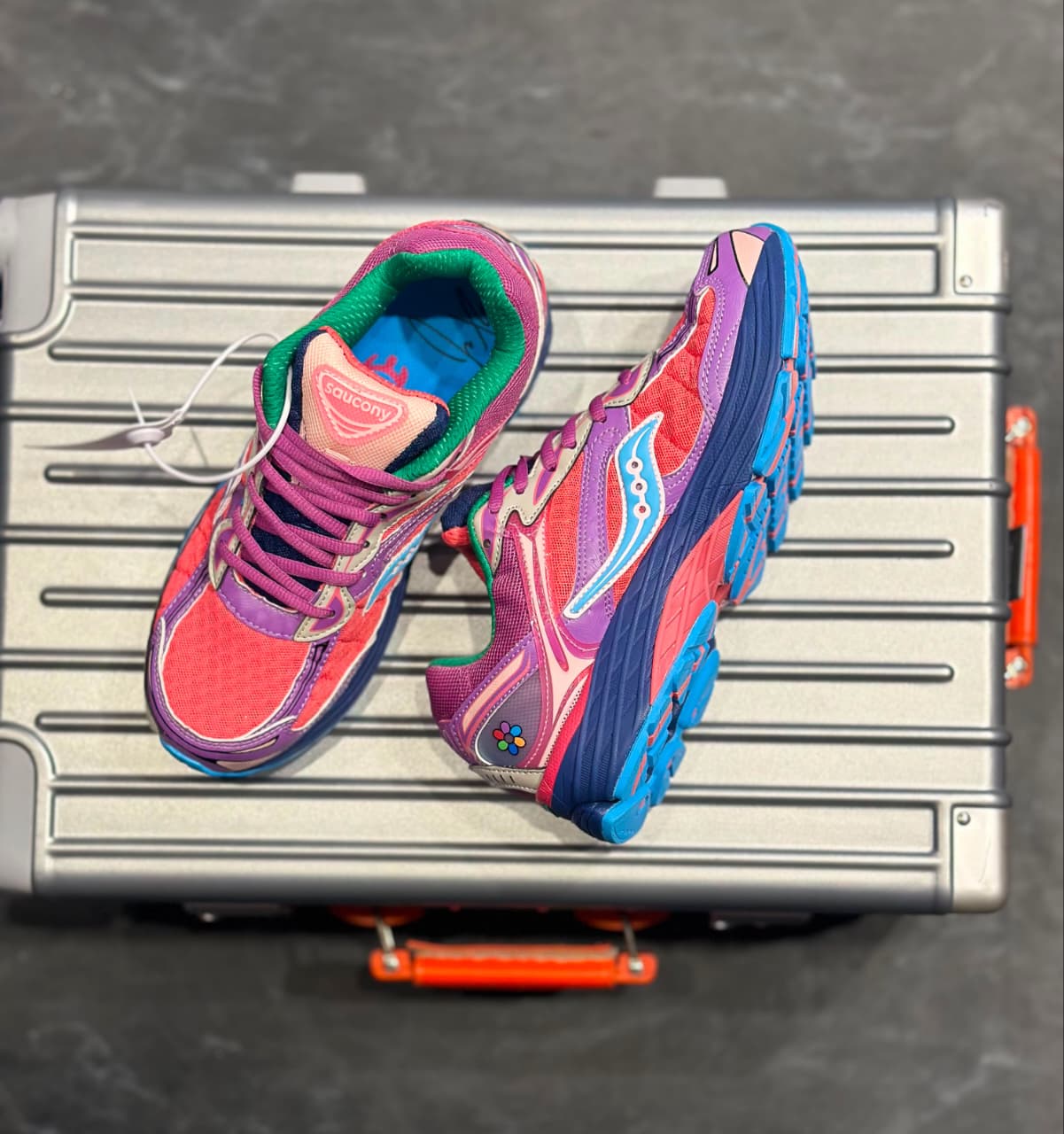 SAUCONY OMNI 9 TRAINERS