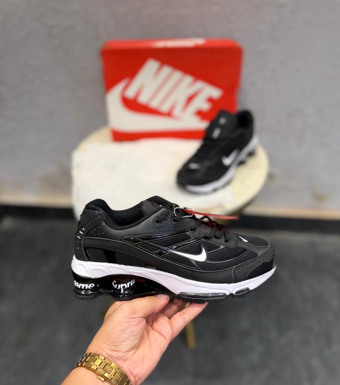 NIKE SHOX SUPREME OREO