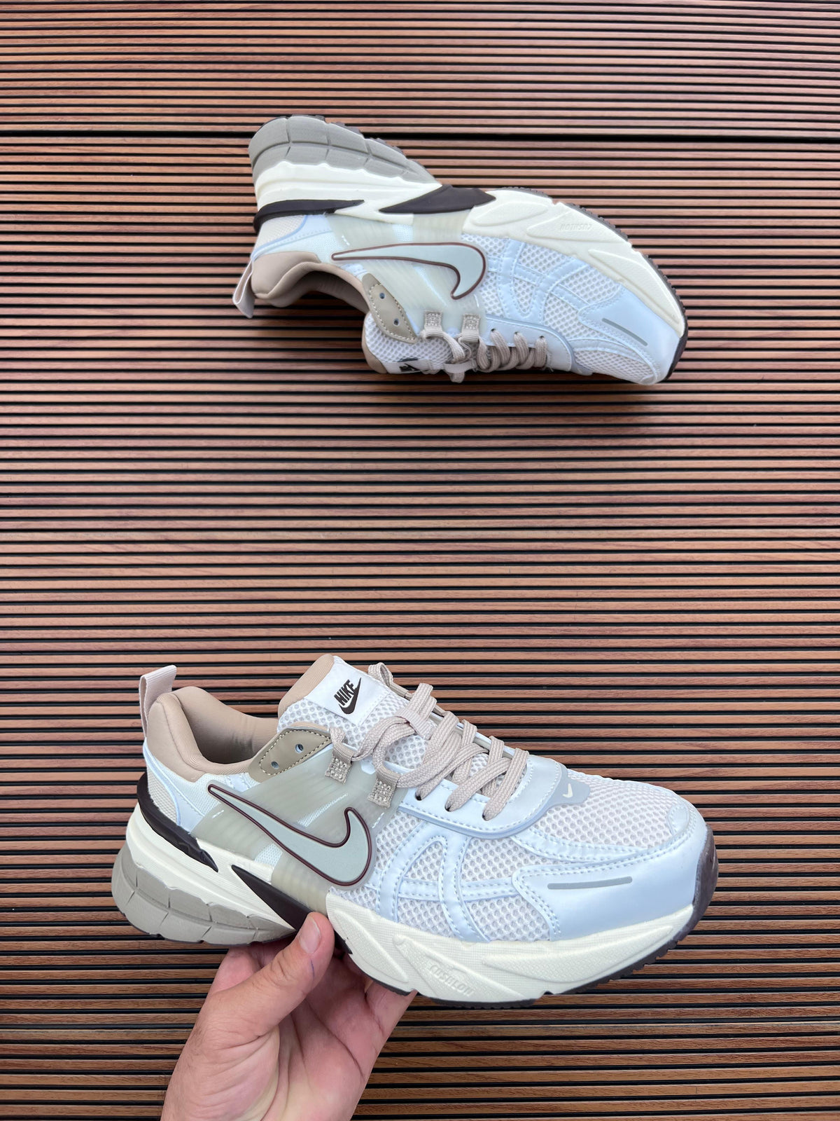NIKE RUNNING V2K