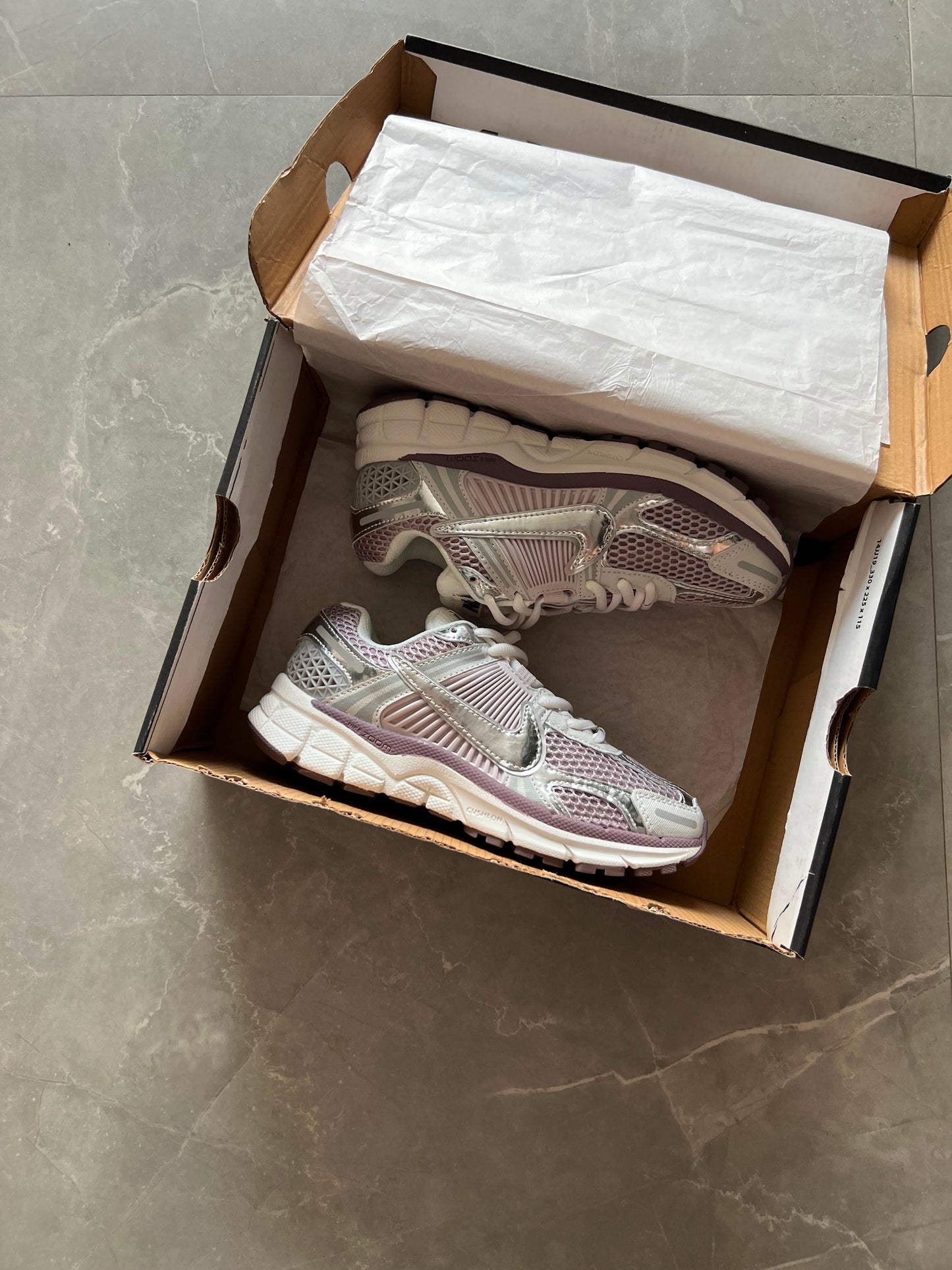 NIKE ZOOM VOMERO 5