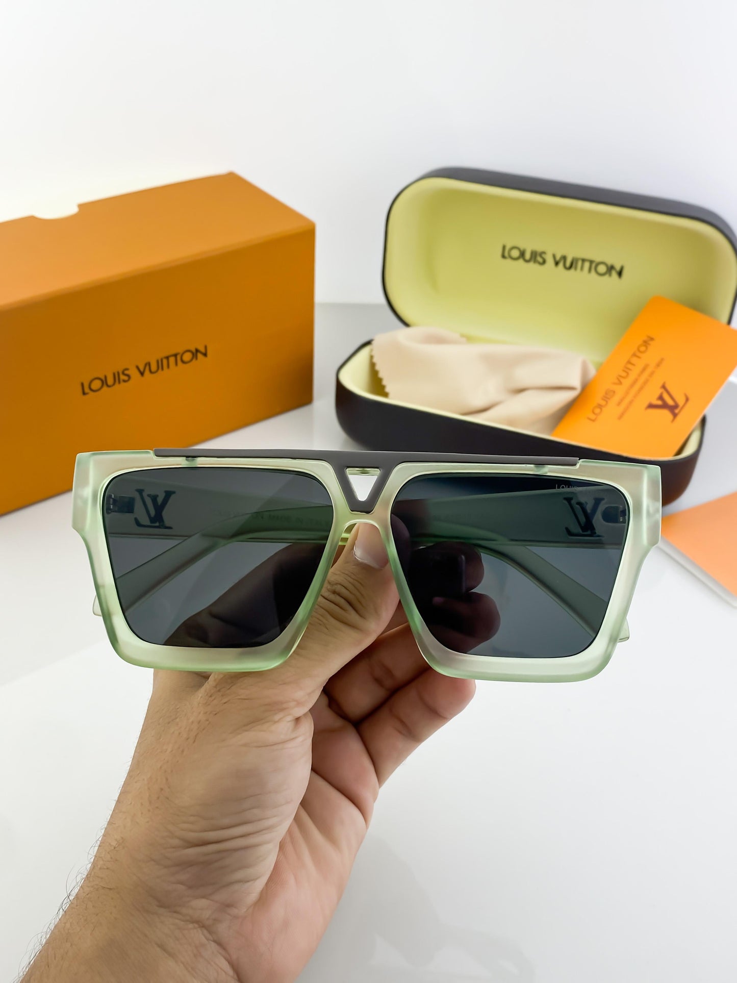 LOUIS VUITTON MATTE GREEN SUNGLASSES