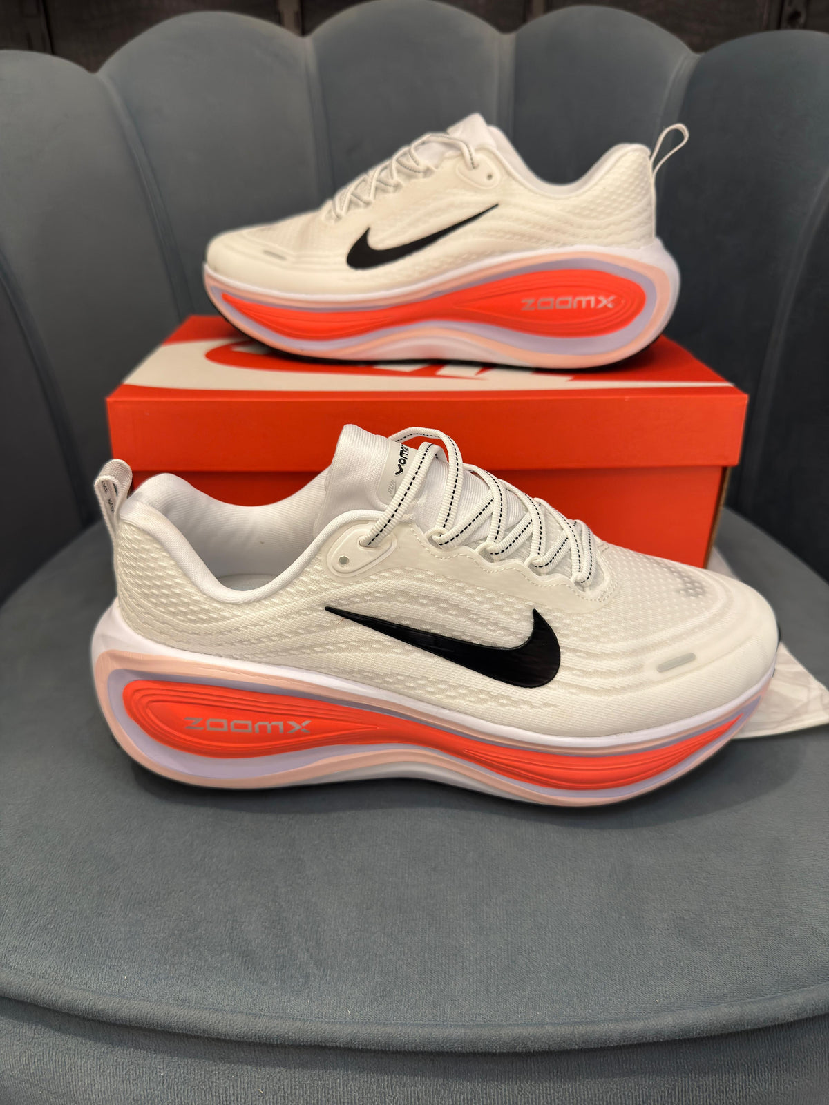 NIKE VOMERO PLUS WHITE BLACK BRIGHT CRIMSON