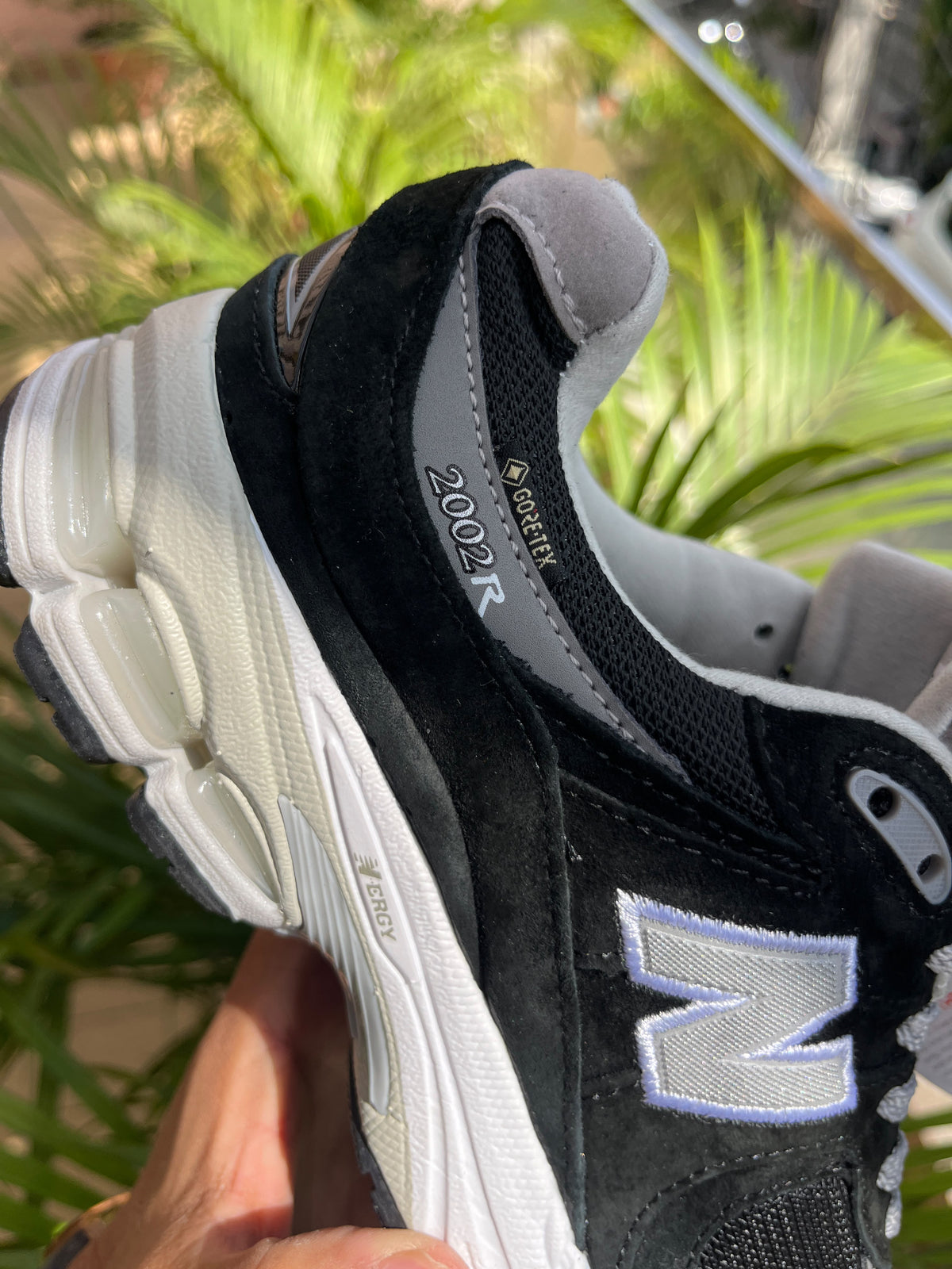 NEW BALANCE 2002 R