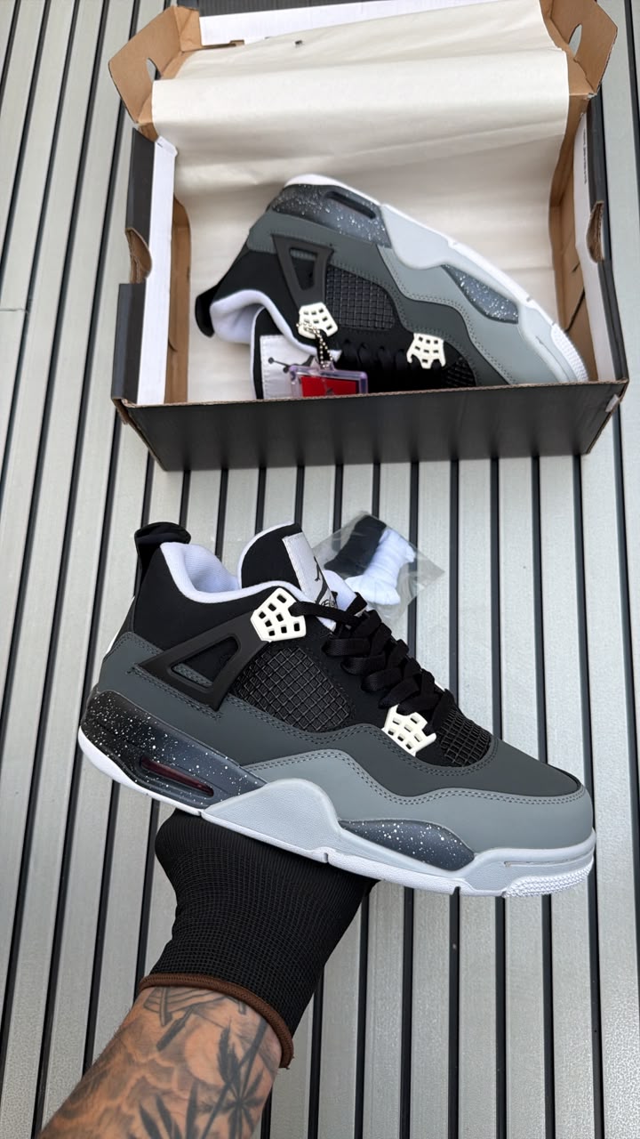 AIR JORDAN RETRO 4