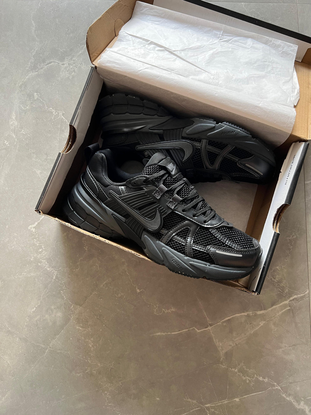 NIKE RUNNING V2K