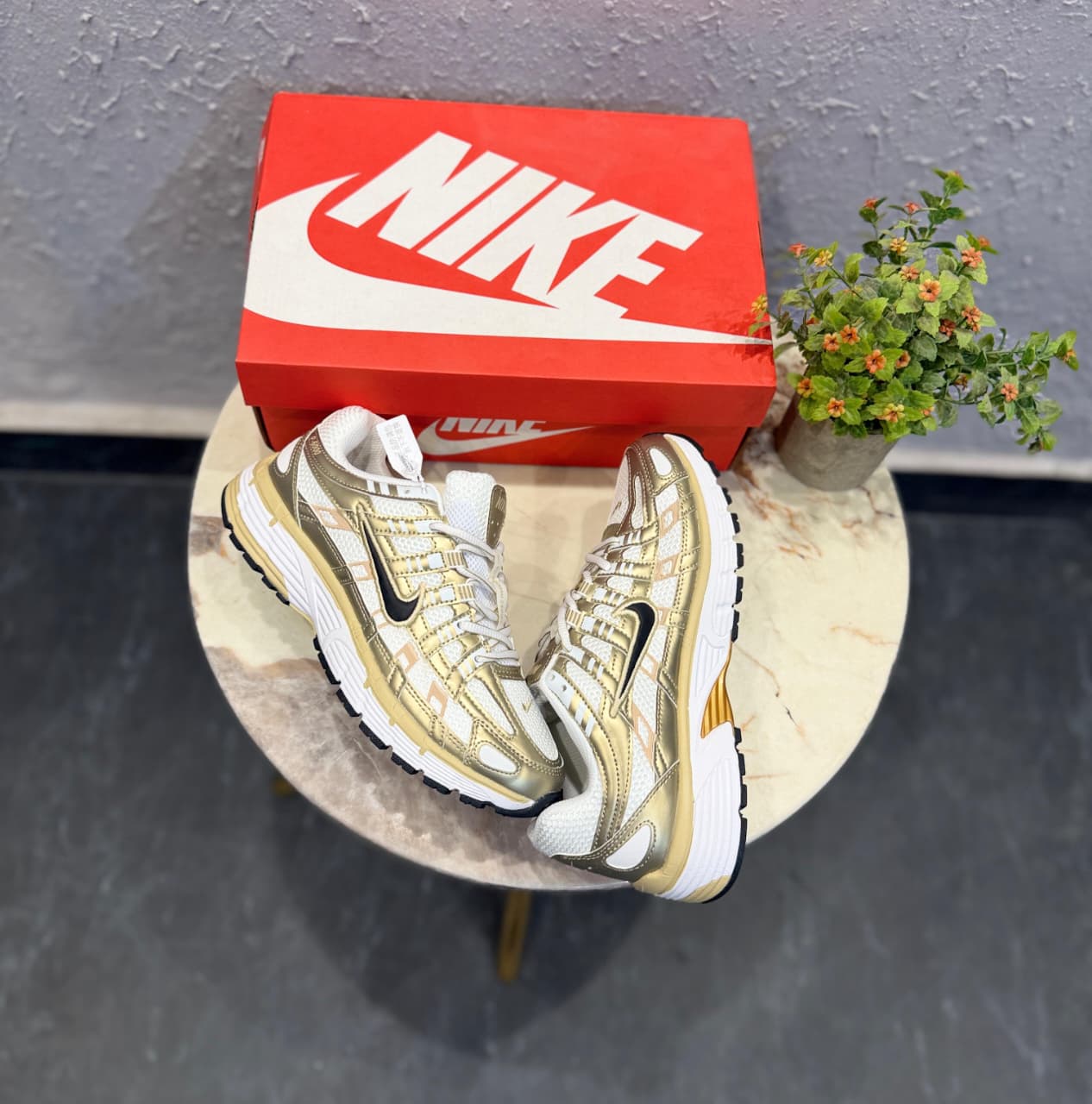 NIKE P 6000 TRAINER METALLIC GOLD