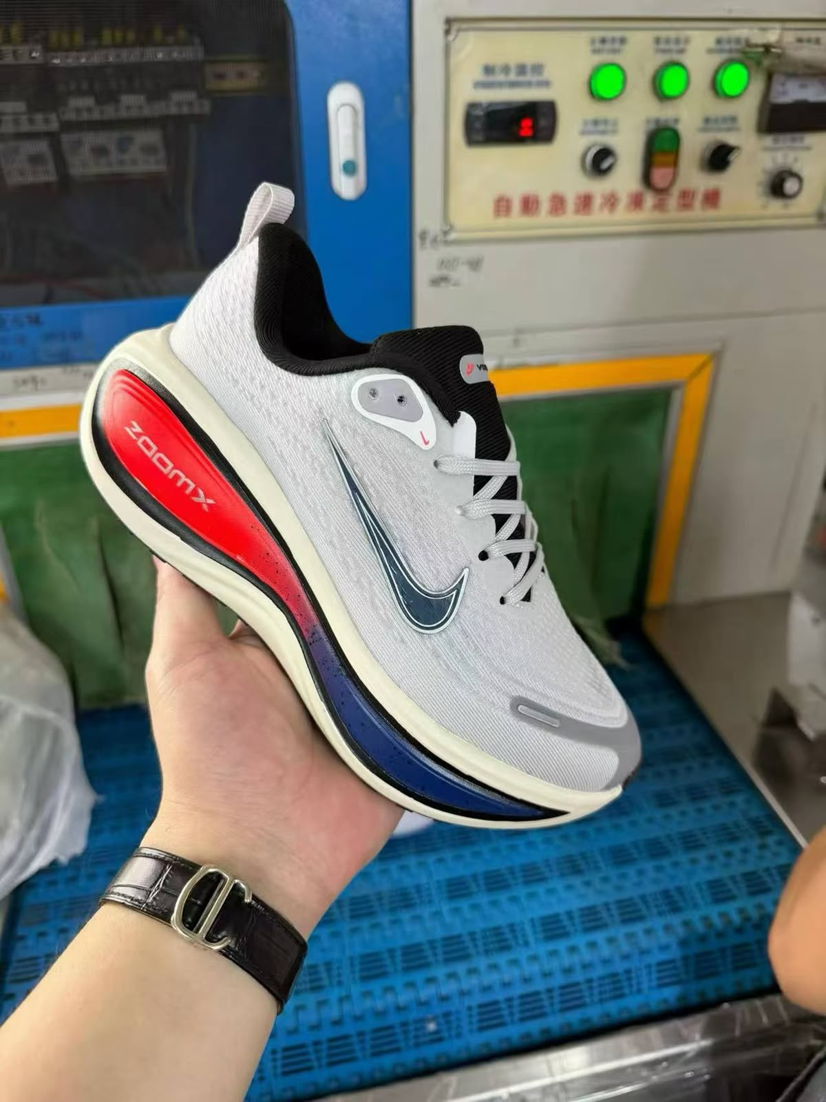 NIKE VOMERO PLUS MULTI WHITE BLACK RACER BLUE