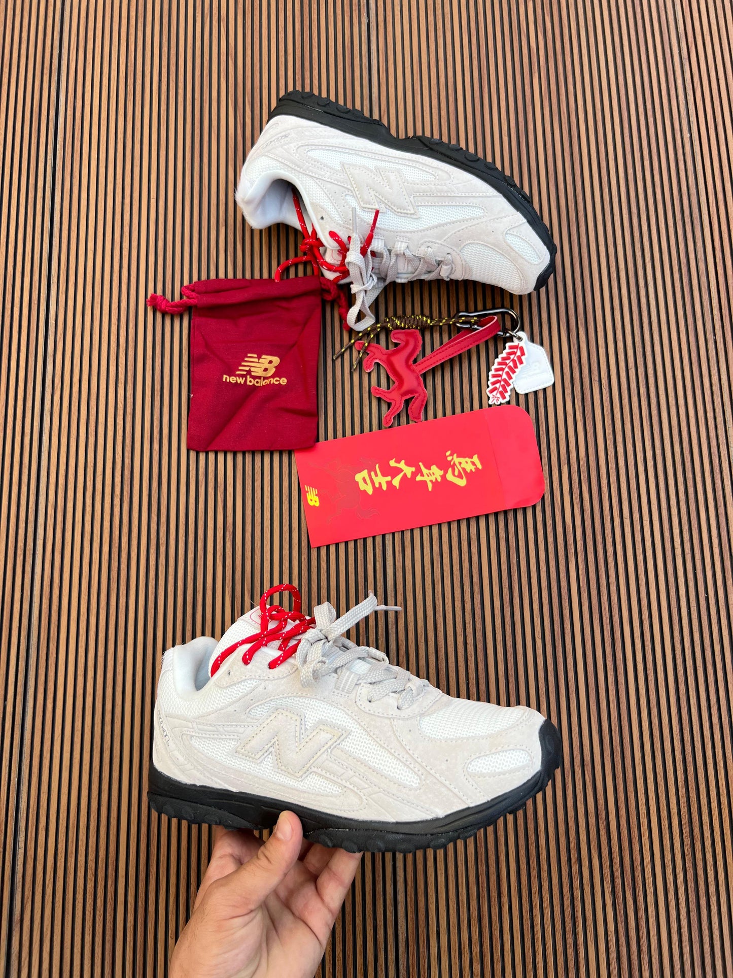 NEW BALANCE 204L HORSE