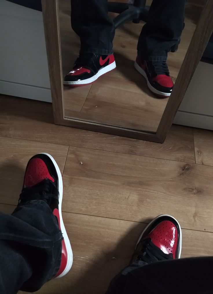 AIR JORDAN 1 HIGH PATENT BRED U.A