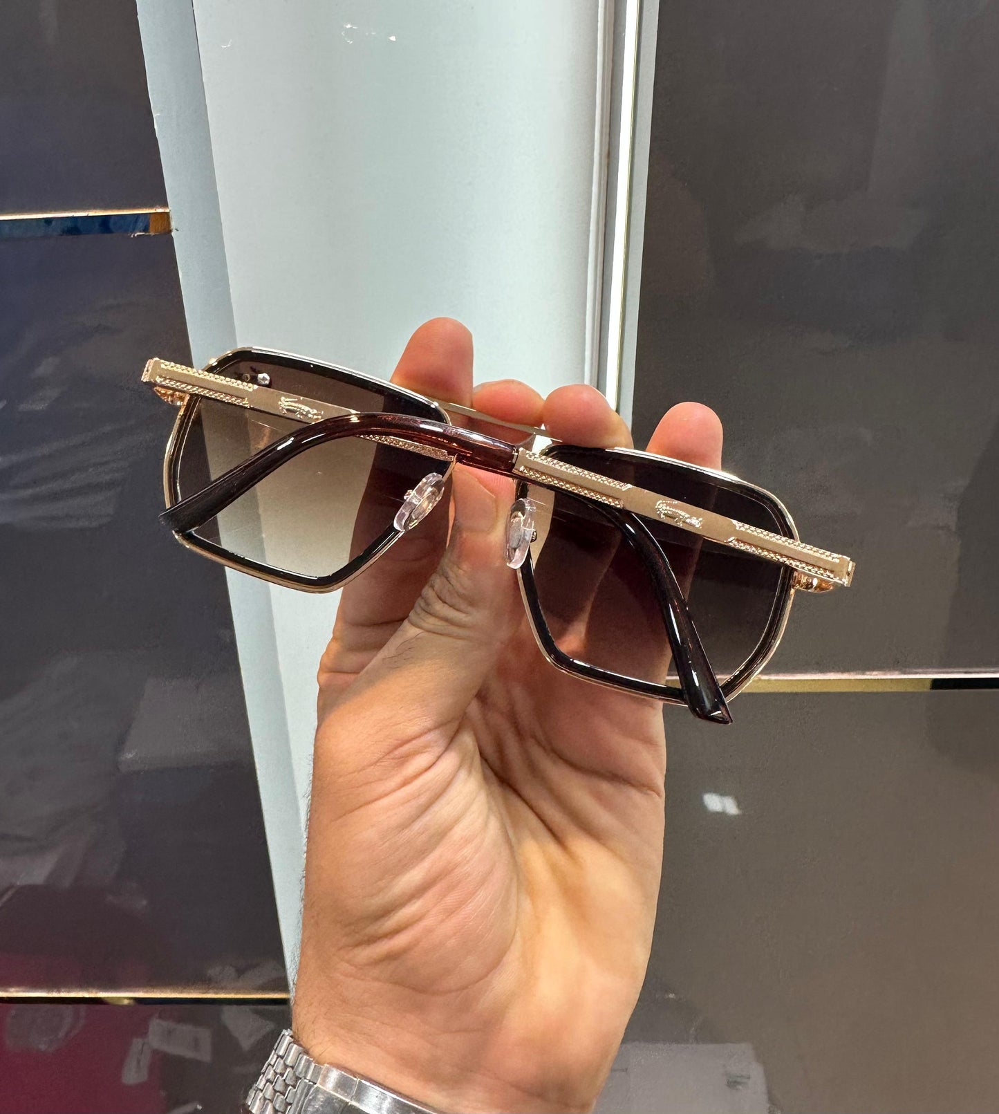 LACOSTE GOLD-BROWN