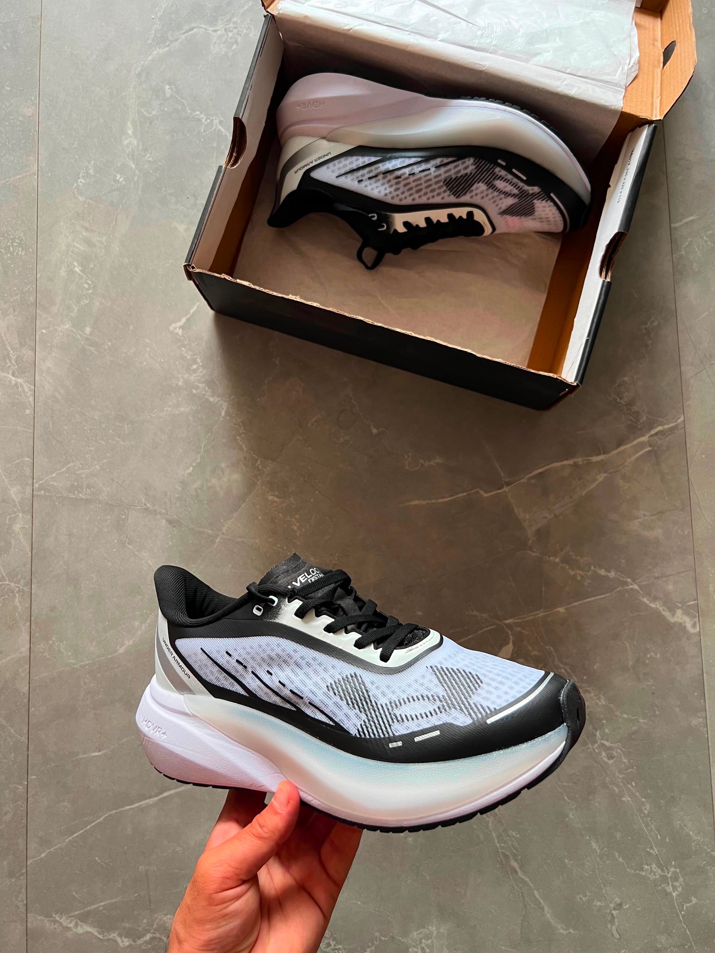 UNDER ARMOUR VELOCITI