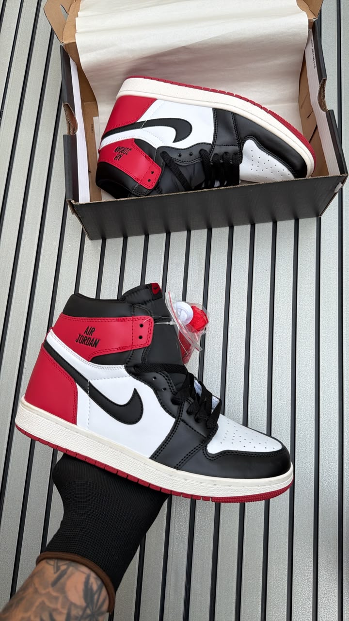 NIKE AIR JORDAN ONE RETRO HIGH OG BLACK TO REIMAGINED