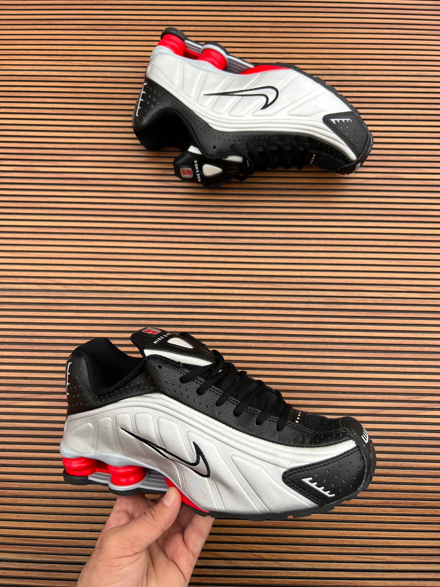 NIKE SHOX R4