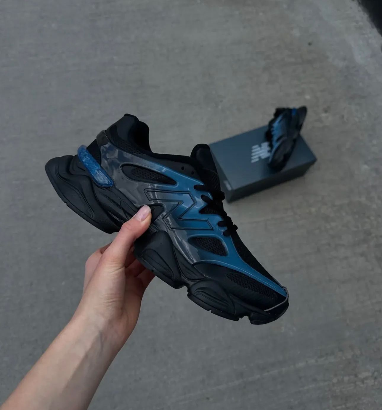 NEW BALANCE 9060 GRADIENT BLUE BLACK