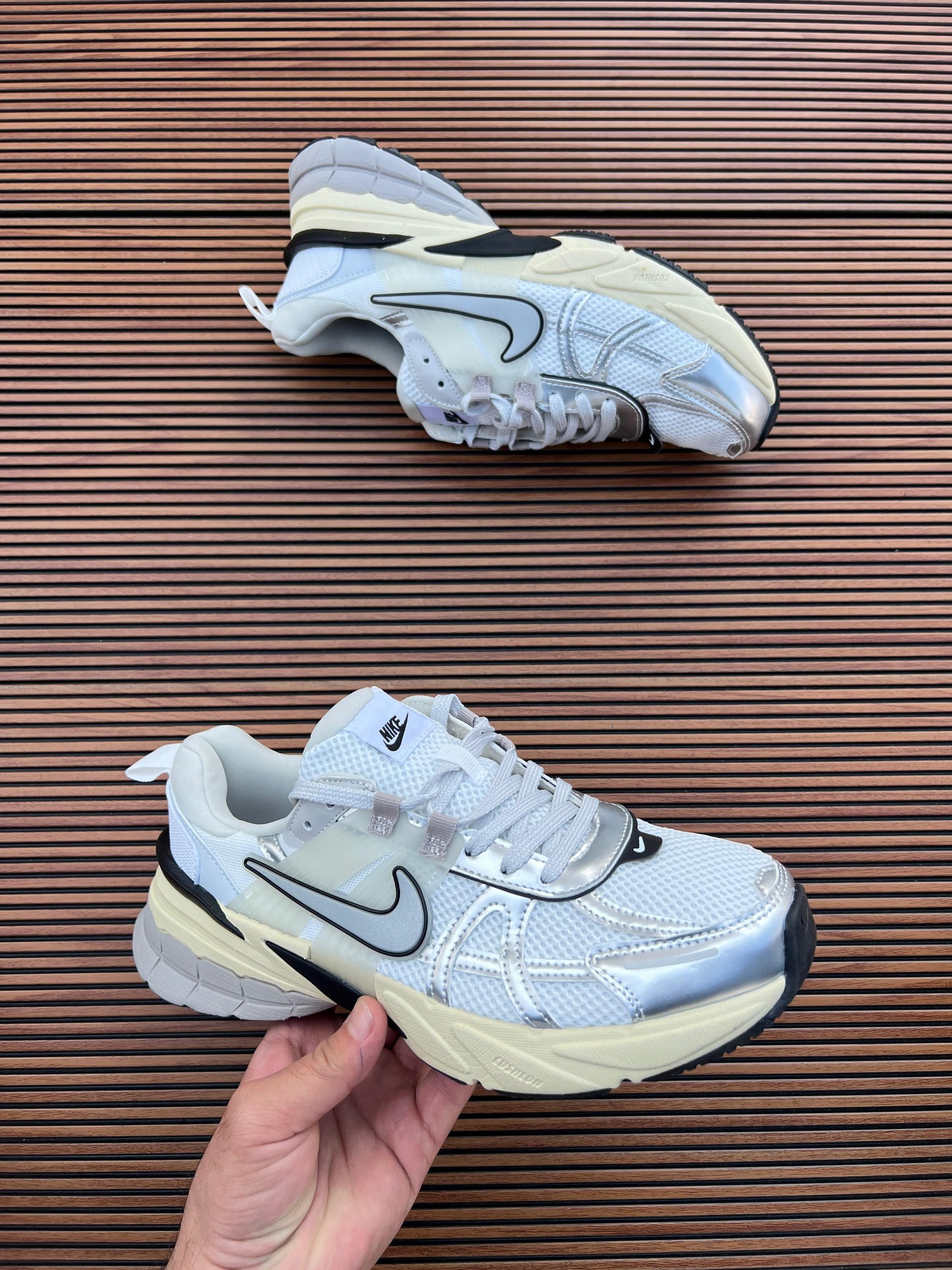 NIKE RUNNING V2K