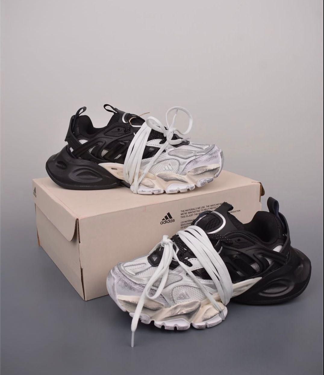 ADIDAS XLG RUNNER DELUXE IN WHITE BLACK