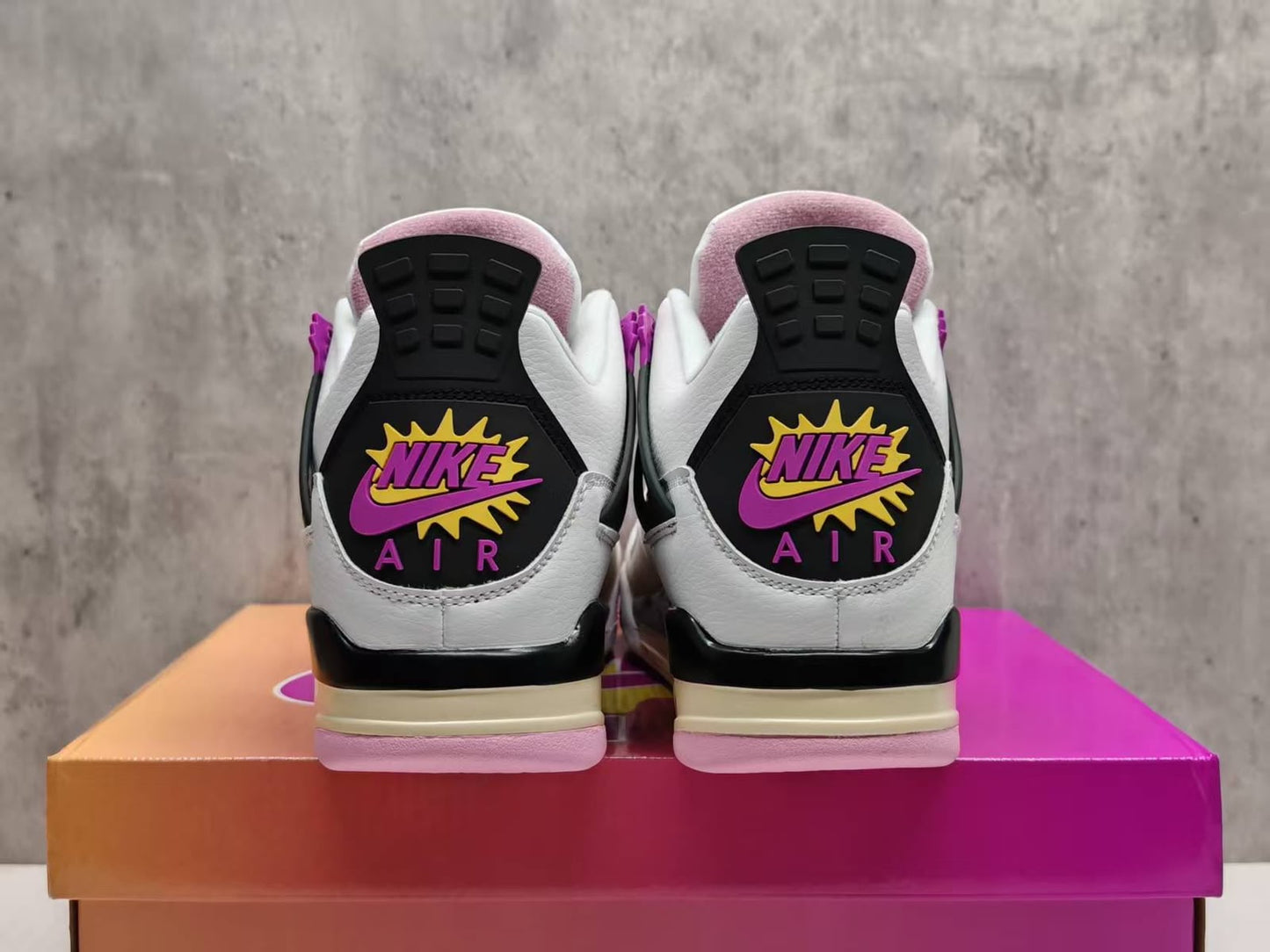 NIKE AIR JORDAN 4 RETRO COMIC