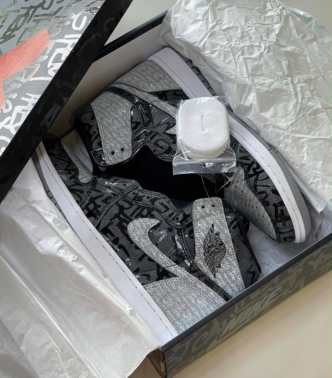 NIKE AIR JORDAN 1 HIGH OG REBELLIONAIR
