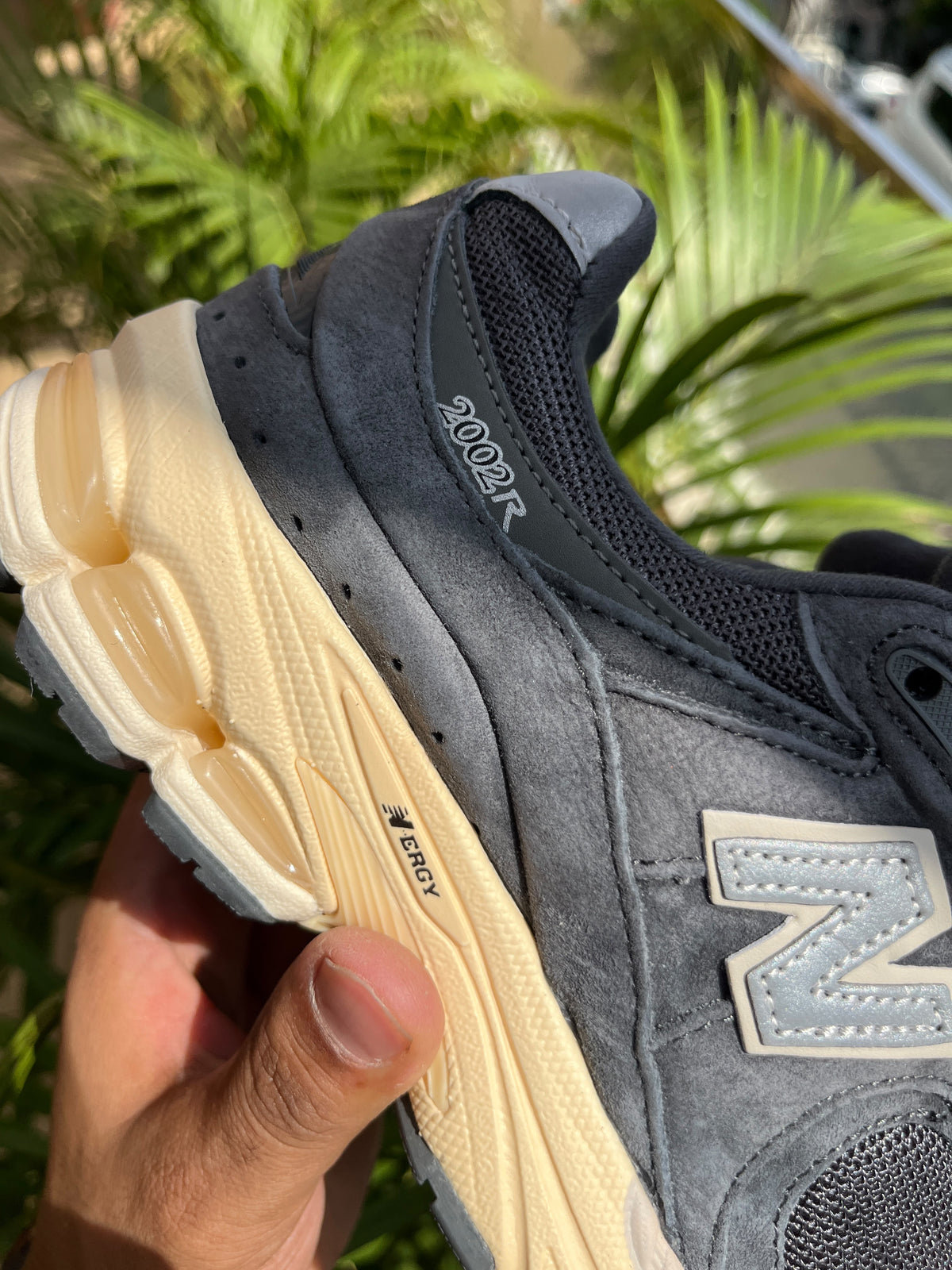 NEW BALANCE 2002 R