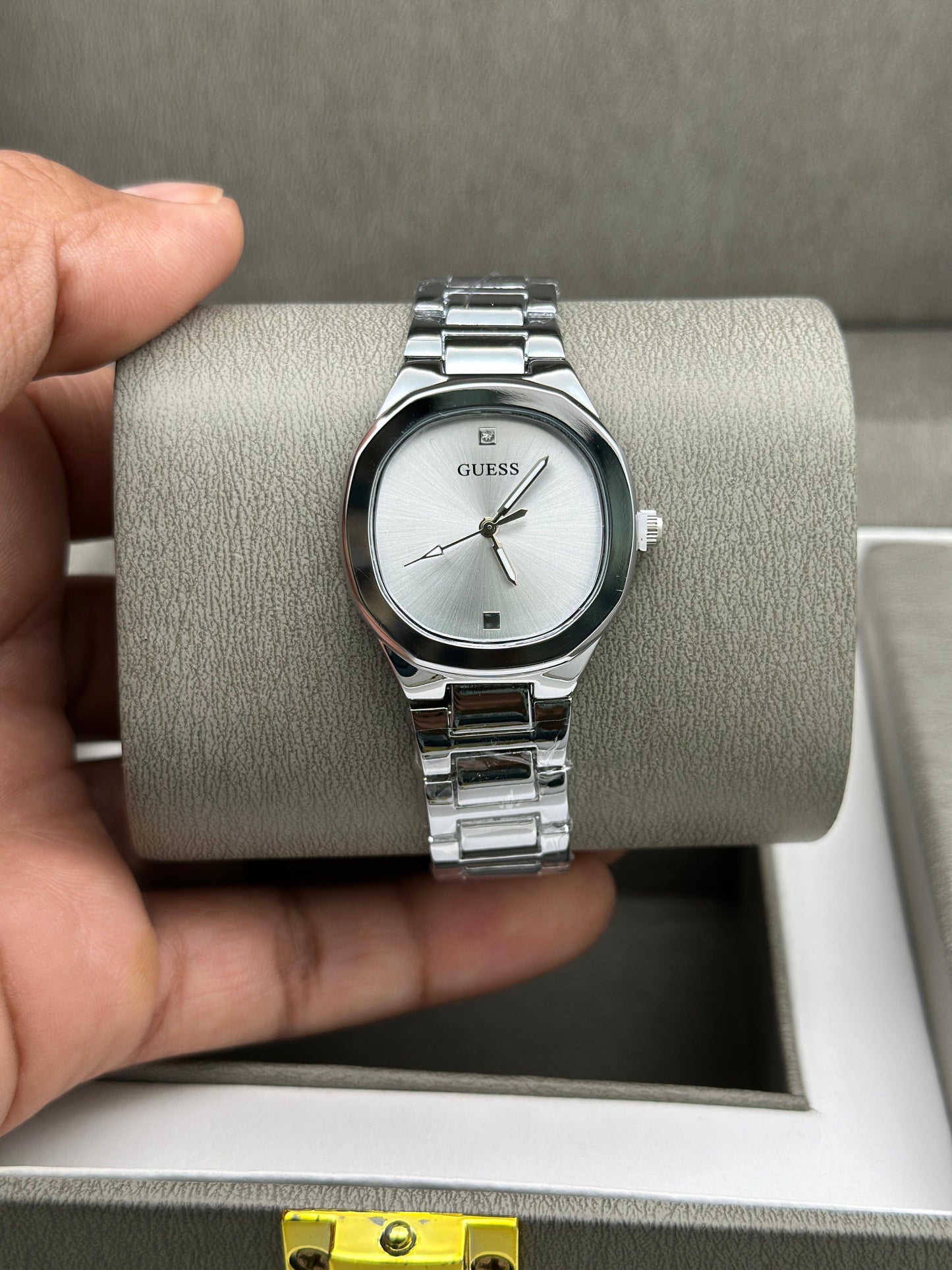GUESS WATCH