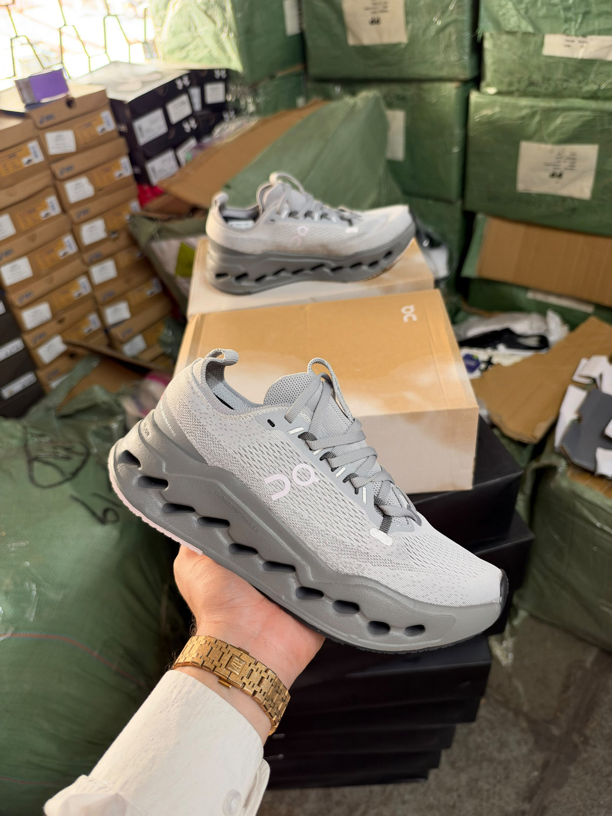 ON CLOUDSURFER MAX ALLOY ASPHALT GREY