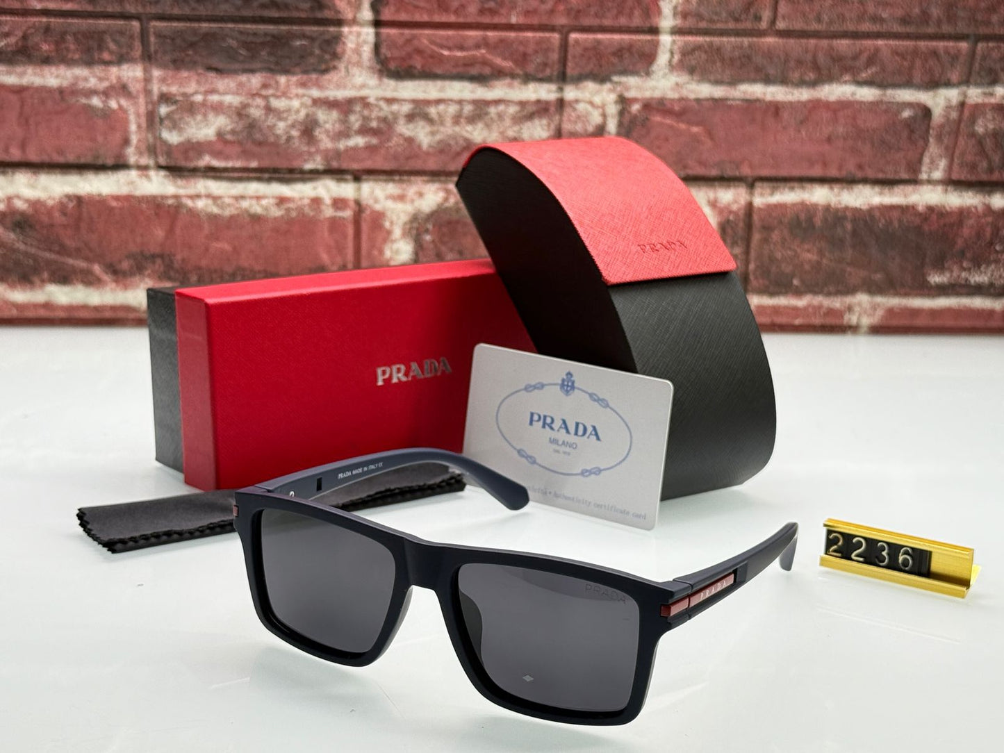 PRADA POLARIZED LENS SUNGLASS