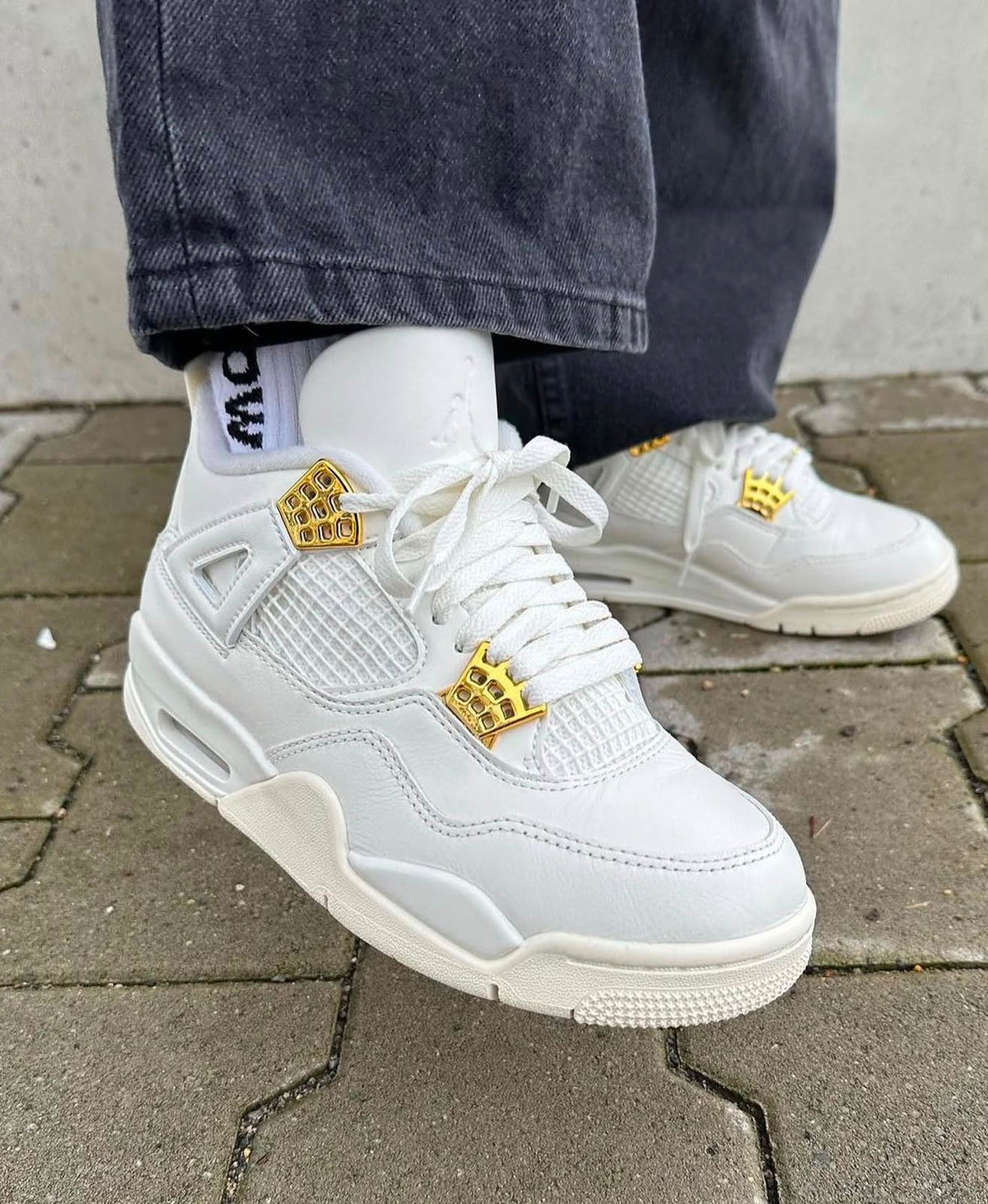NIKE AIR JORDAN 4 RETRO METALLIC GOLD