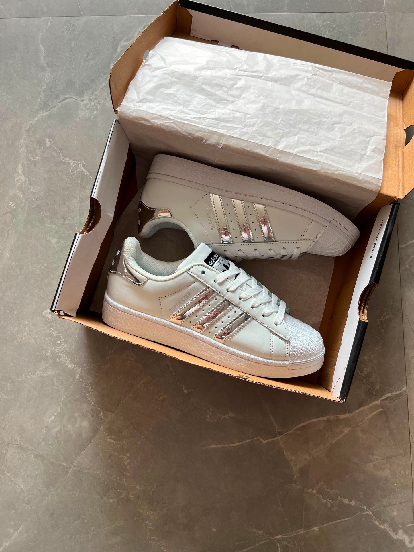 ADIDAS ORIGINALS SUPERSTAR