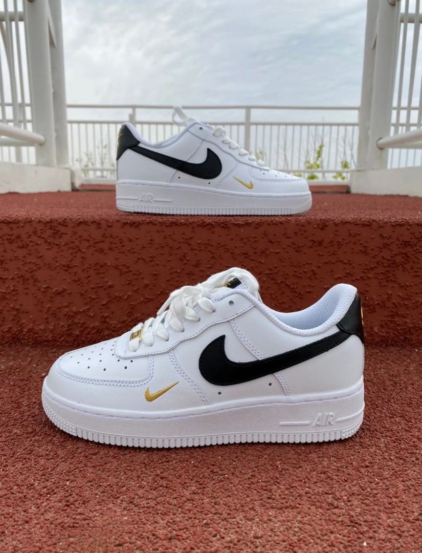 NIKE AIR FORCE 1 LOW 07 ESSENTIAL WHITE BLACK GOLD MINI SWOOSH