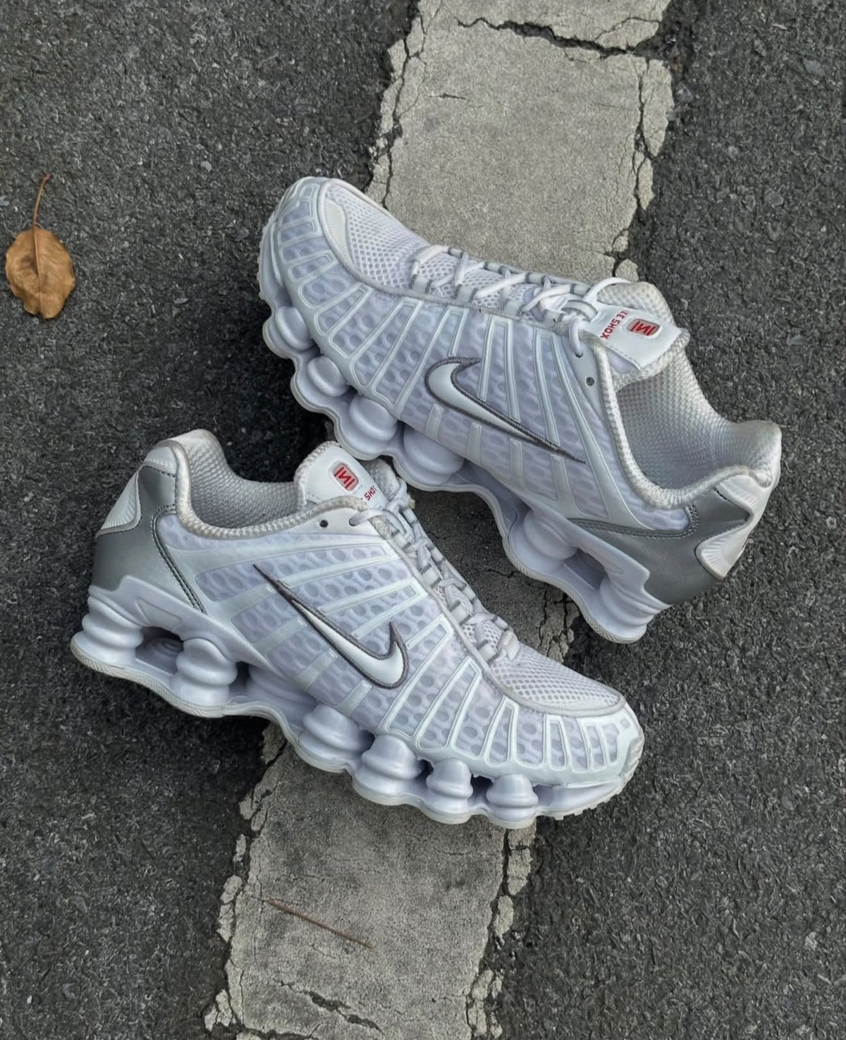 NIKE SHOX TLWHITE METALLIC SILVER