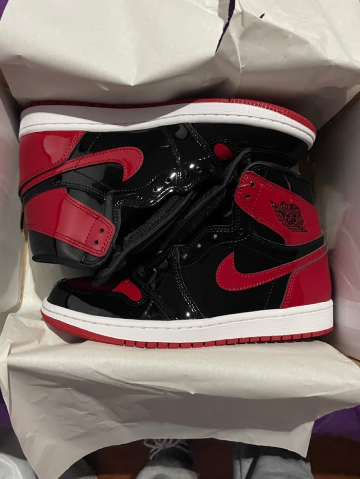 AIR JORDAN 1 HIGH PATENT BRED U.A