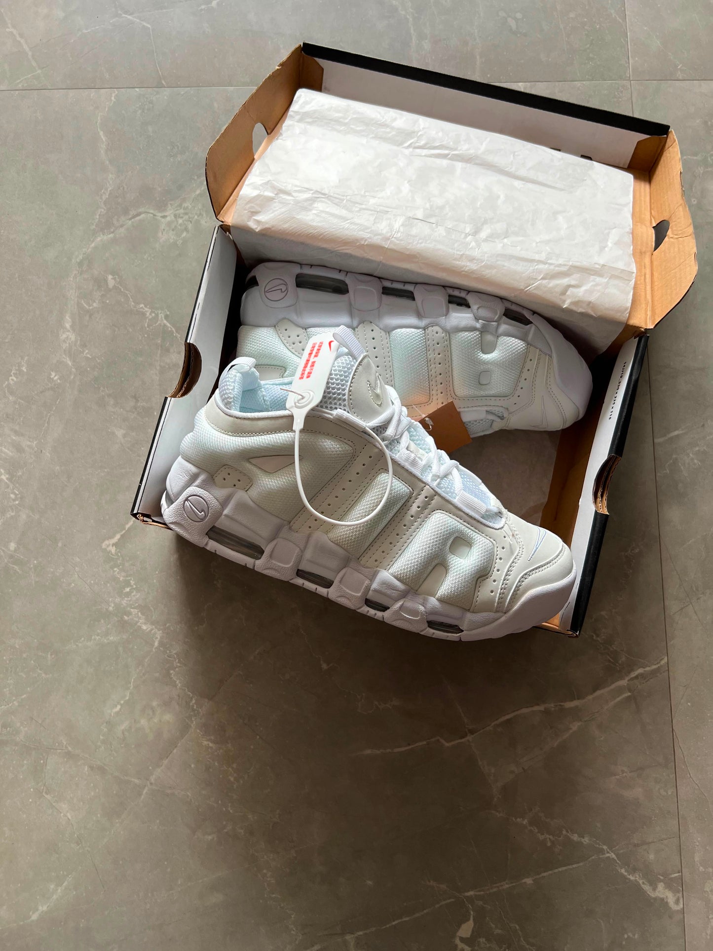 NIKE AIR  UPTEMPO 2026