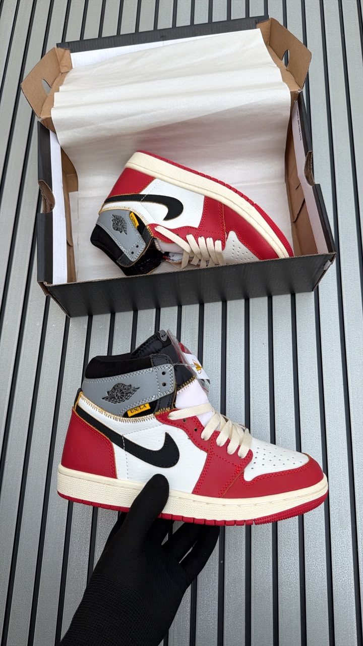 NIKE AIR JORDAN ONE RETRO HIGH OG CHICAGO SHADOW