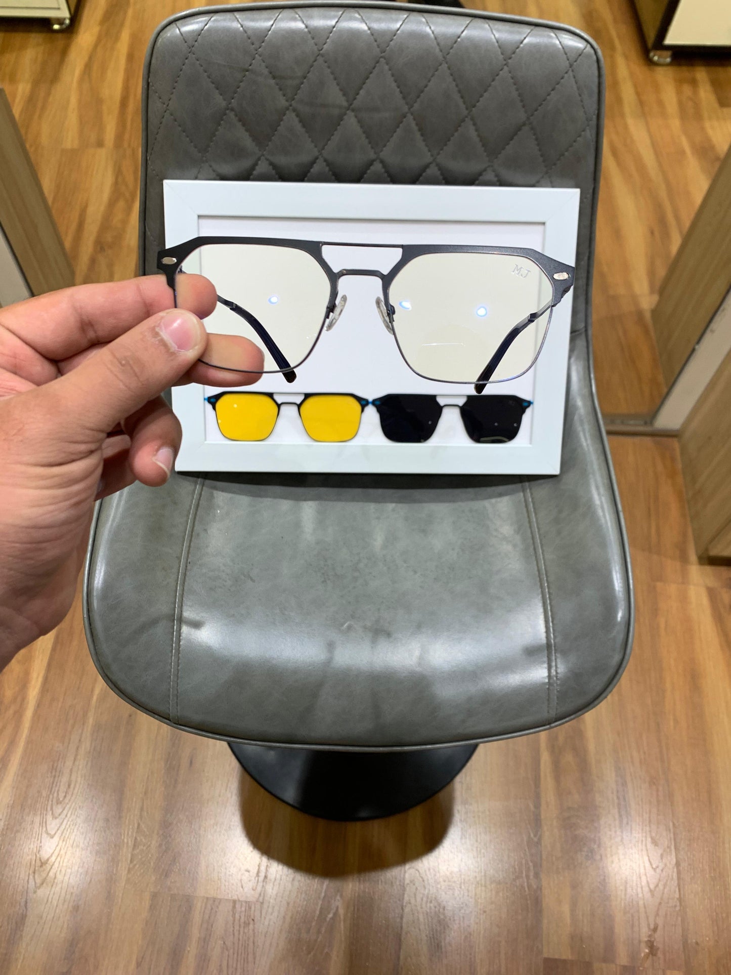 MARC JACOBS 7041