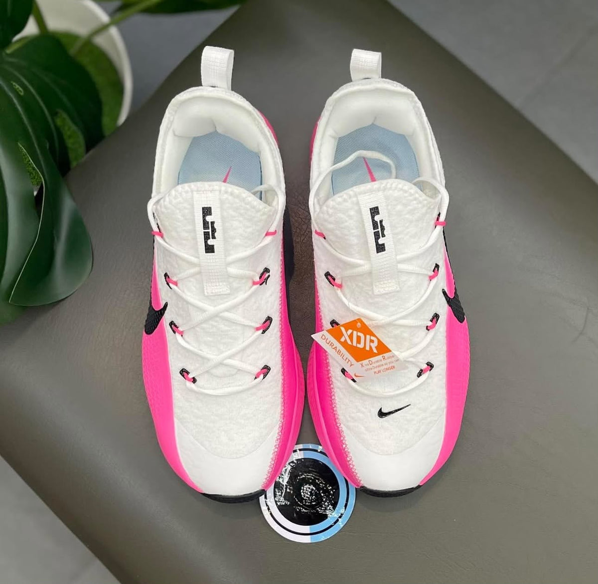 NIKE LEBRON TR 1 WHITE PINK