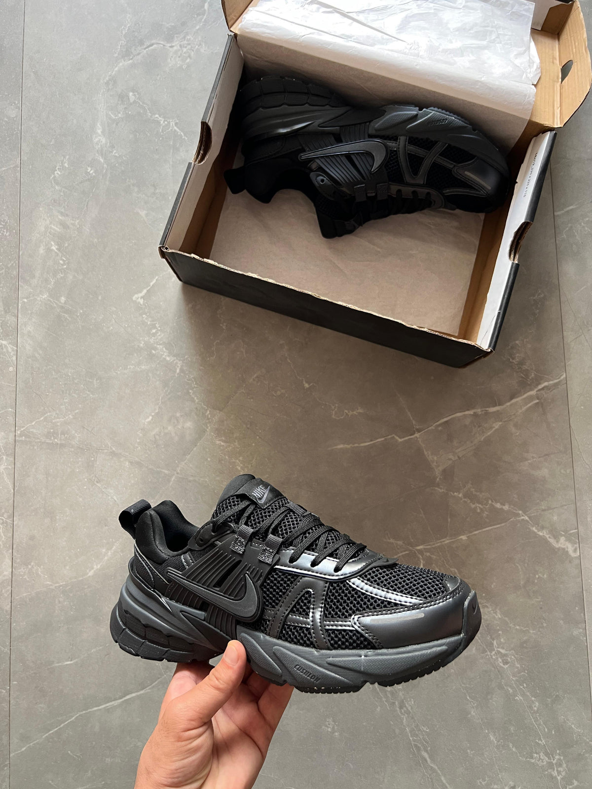 NIKE RUNNING V2K