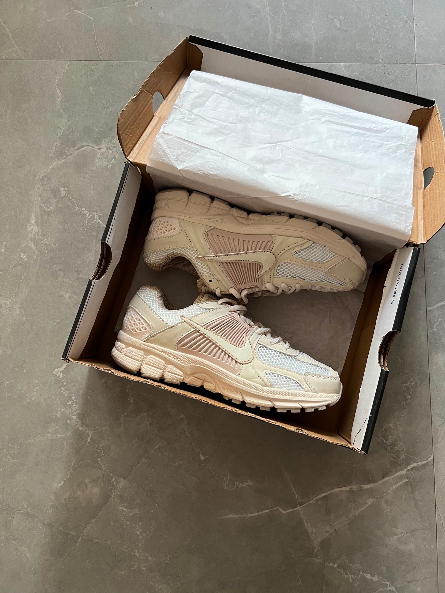 NIKE ZOOM VOMERO 5