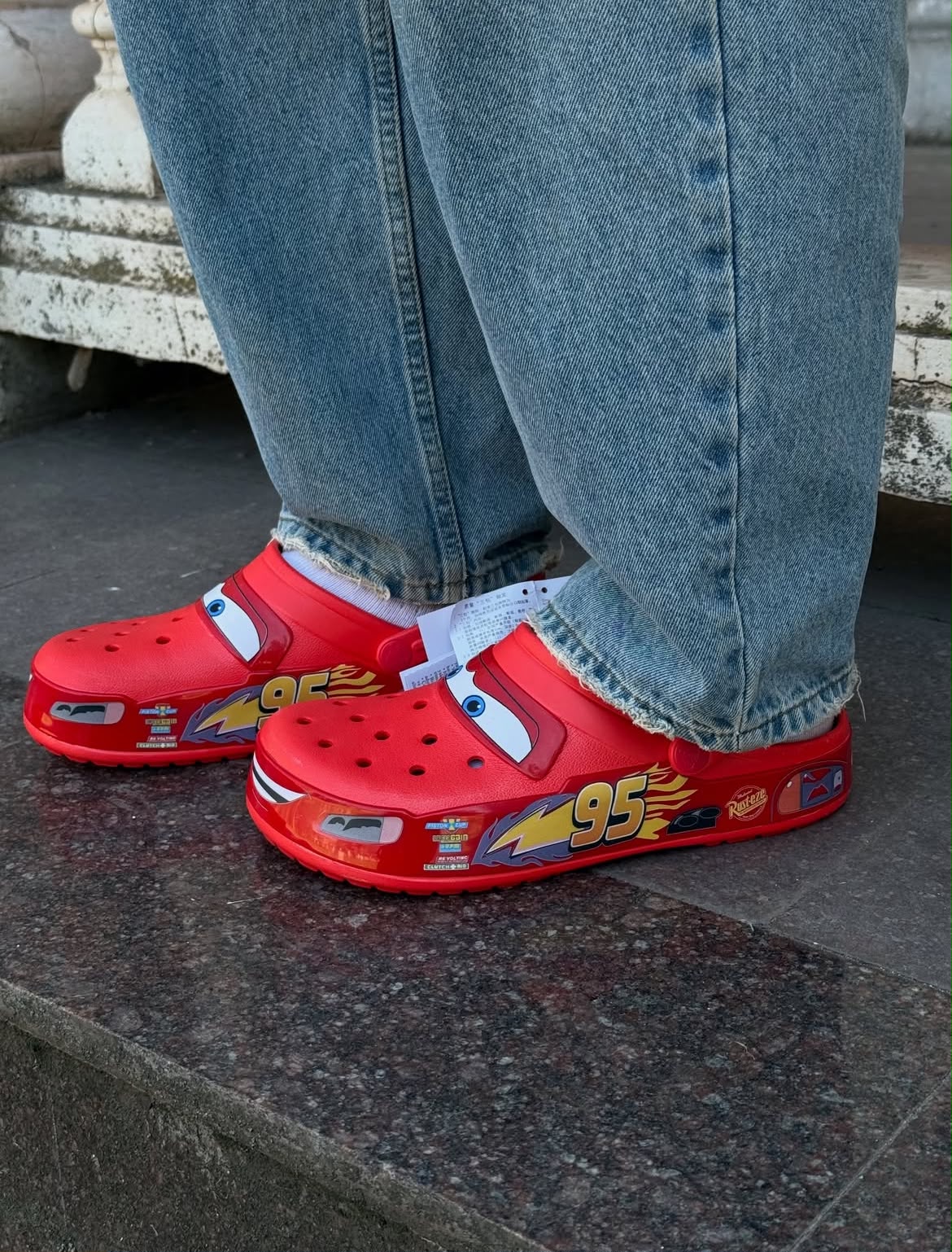 CROCS CLASSIC CLOG LIGHTNING MCQUEEN EDITION