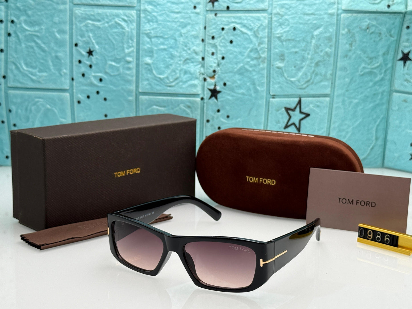 TOM FORD